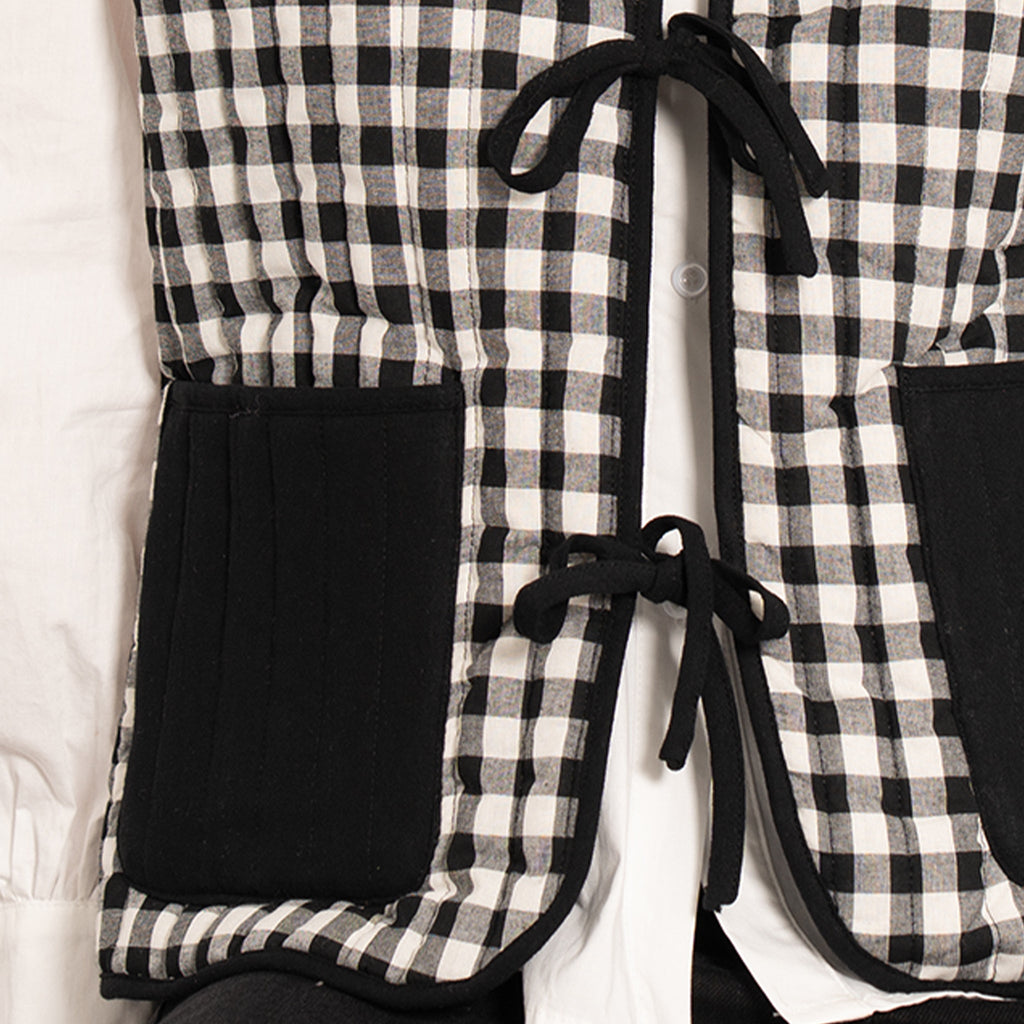 tabby-quilted-reversible-gilet-black-cream-gingham-close-up-tie-front