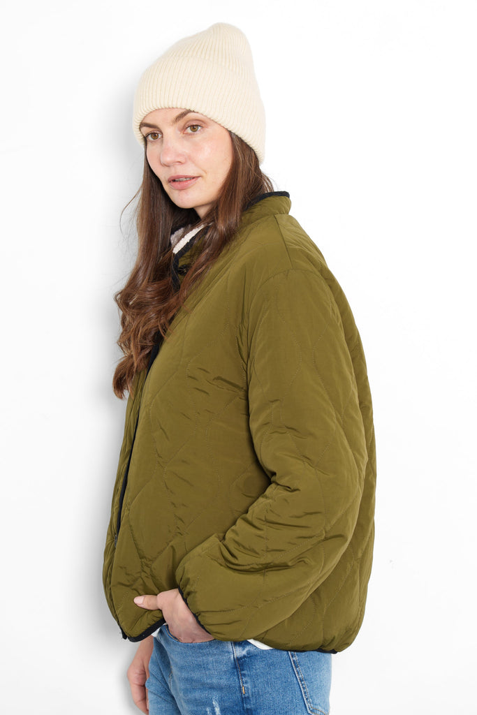 connie-reversible-jacket-khaki-cream-borg-quilted-side-long-sleeves