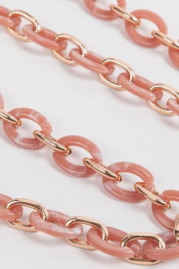 close up of the pink marbled oval link acrylic bag strap