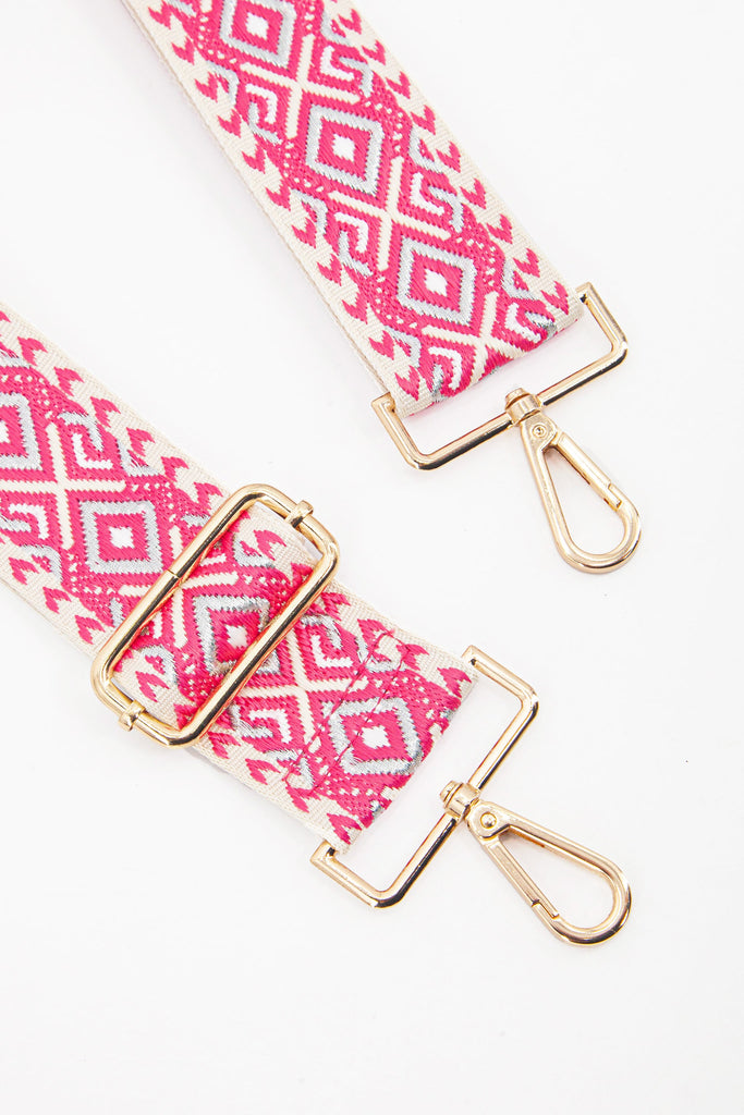 close up of the gold clip on hardware of the pink aztec pattern bag strap