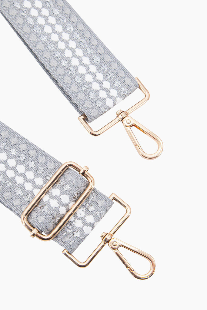 hayden-woven-bag-strap-grey-spotted-close-up-gold-snap-hoop-attachments