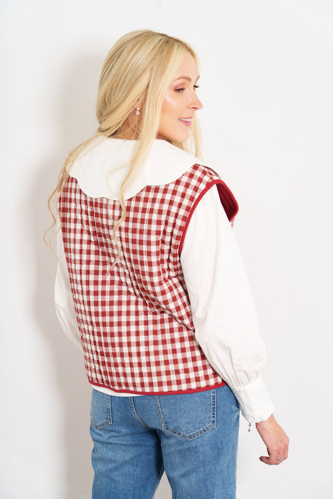 tabby-quilted-reversible-gilet-red-cream-gingham-rear-view-checked-pattern
