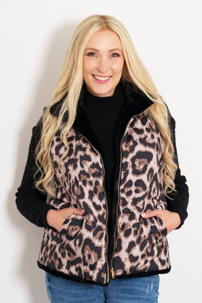 tamsin-faux-fur-lined-reversible-gilet-natural-leopard-print-outer-side-pockets