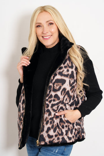 tamsin-faux-fur-lined-reversible-gilet-natural-leopard-model-side-pockets