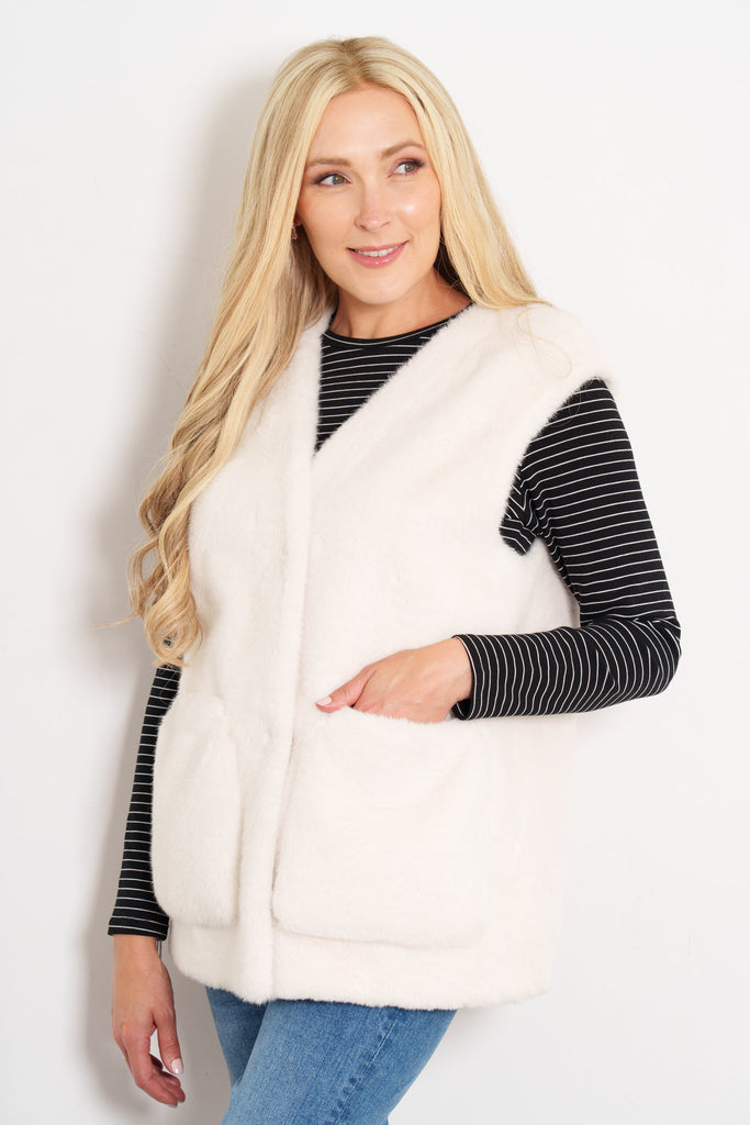 saskia-v-neck-gilet-cream-faux-fur-model-front-pockets