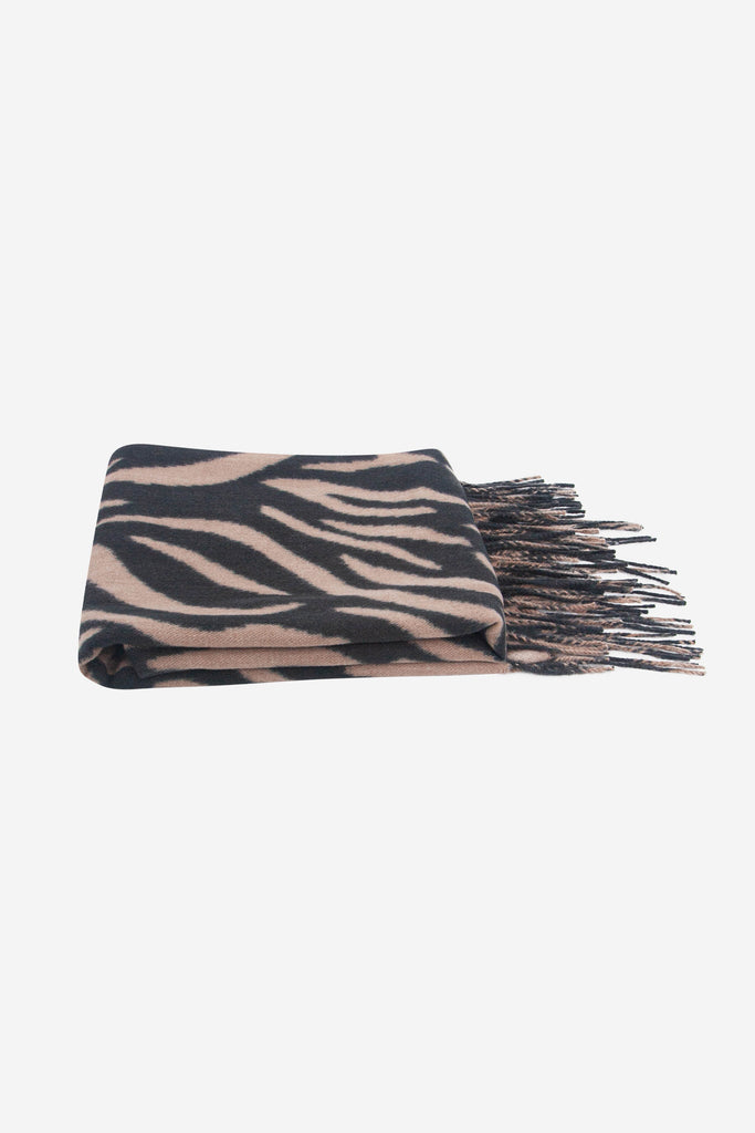 selene-camel-tiger-heavyweight-scarf-folded-winter-weight
