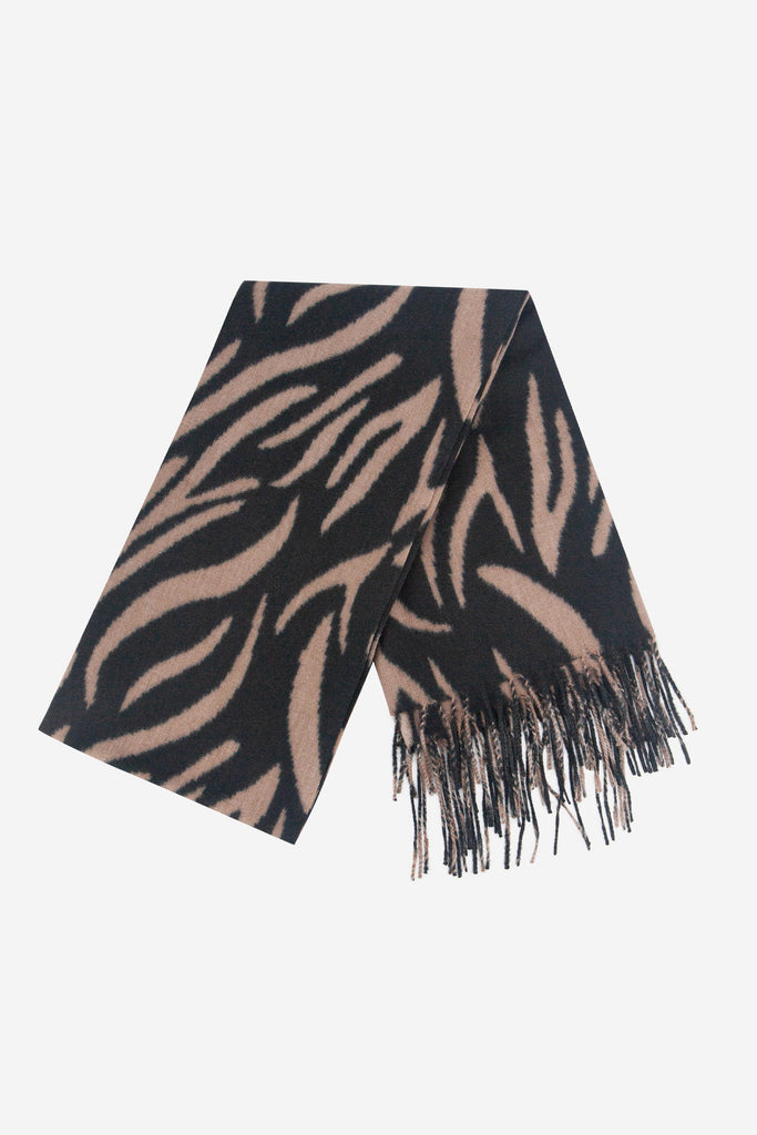 selene-camel-tiger-heavyweight-scarf-folded-tasselled-fringe