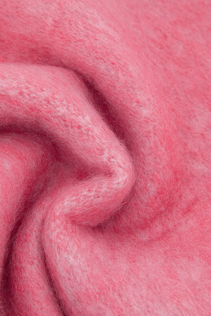 jules-red-colourblock-heavyweight-scarf-close-up-material