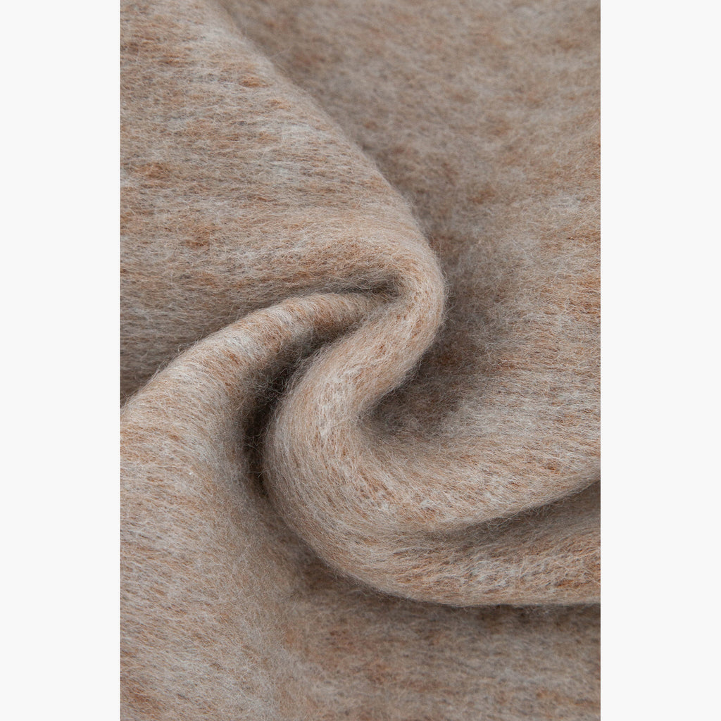 jules-camel-colourblock-heavyweight-scarf-close-up-knitted-material