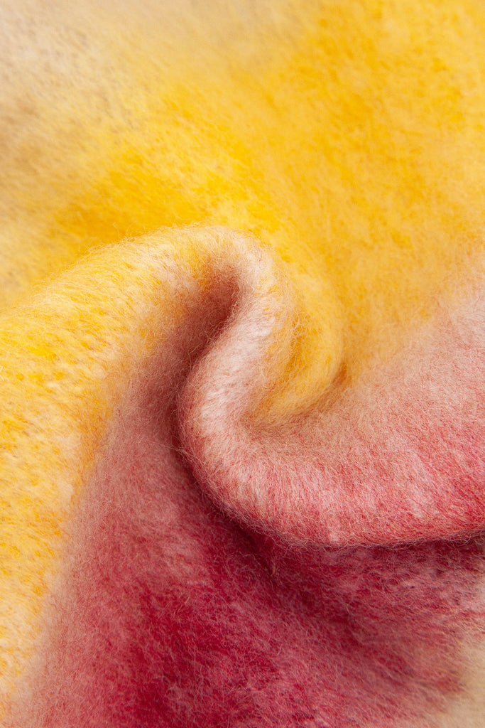 dallas-heavyweight-scarf-red-yellow-stripe-close-up-material