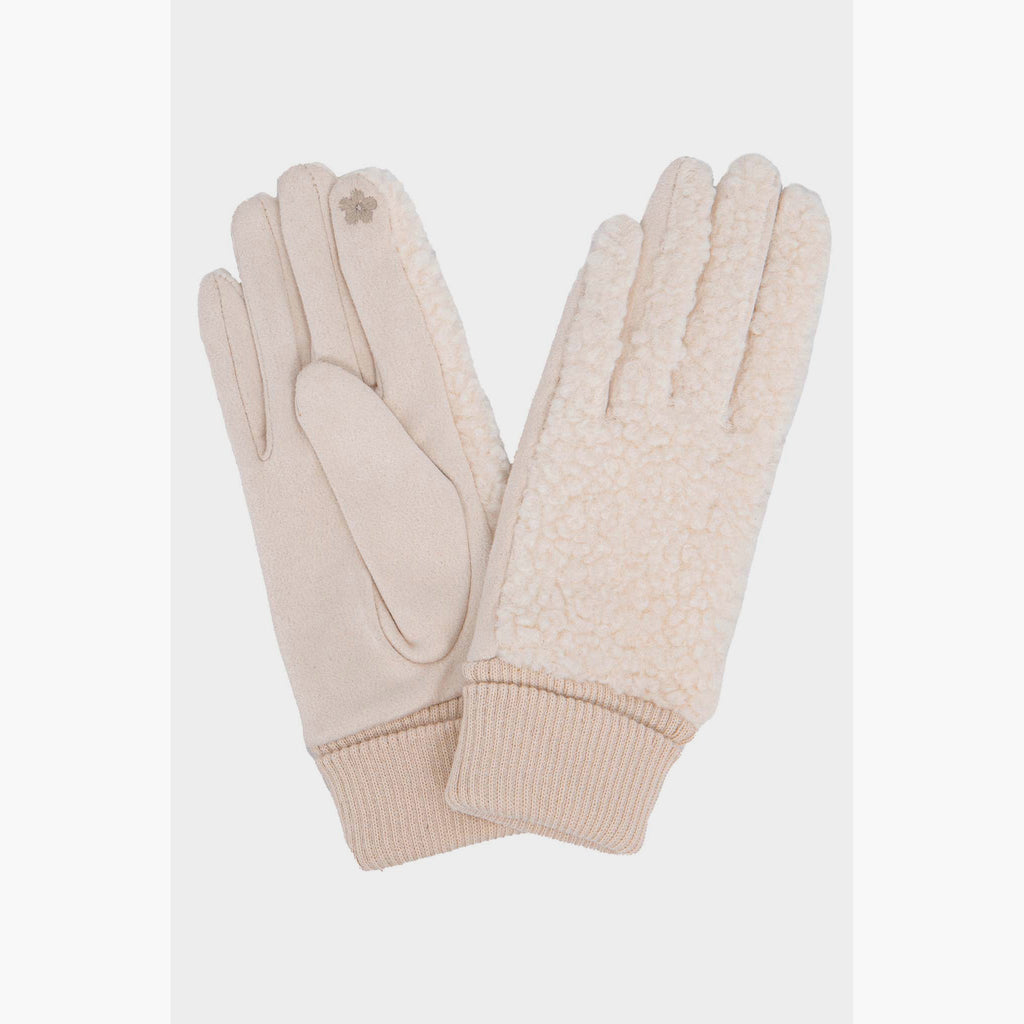 winnie-cream-borg-fleece-gloves-close-up-fleecy-material