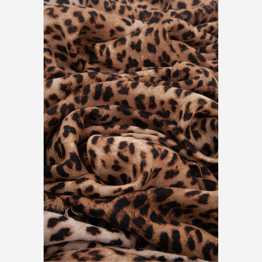 miley-neutral-leopard-lightweight-scarf-close-up-fabric