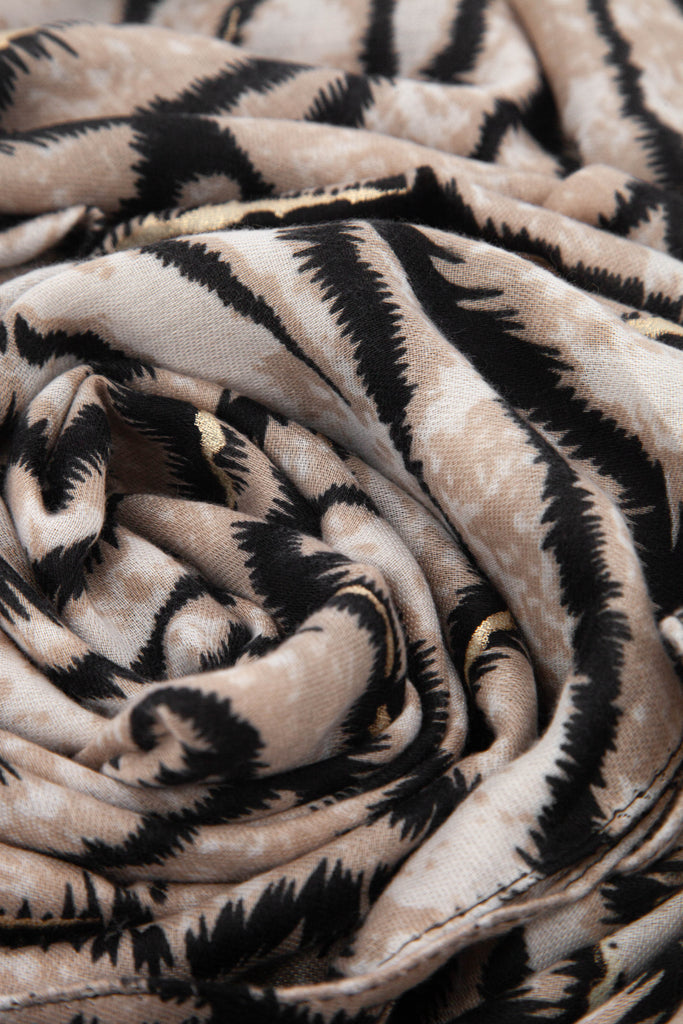 annika-cream-tiger-stripe-lightweight-scarf-close-up-material