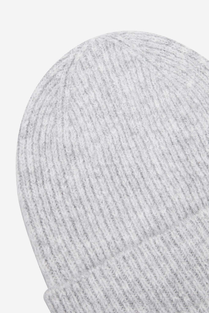 kit-light-grey-wool-blend-beanie-hat-close-up-ribbed-knitted