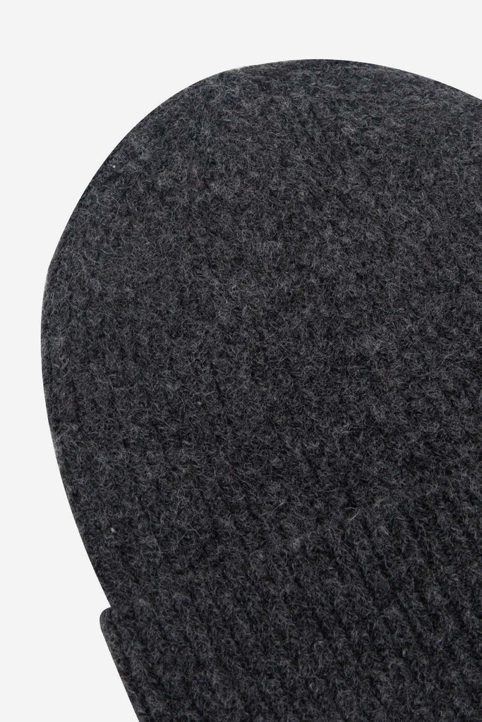 kit-dark-grey-wool-blend-beanie-hat-close-up-material