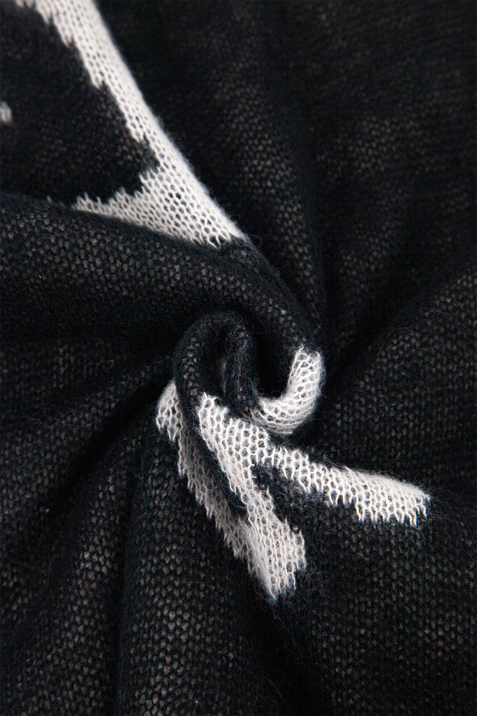 zuri-black-white-sketched-hearts-heavyweight-scarf-close-up-material