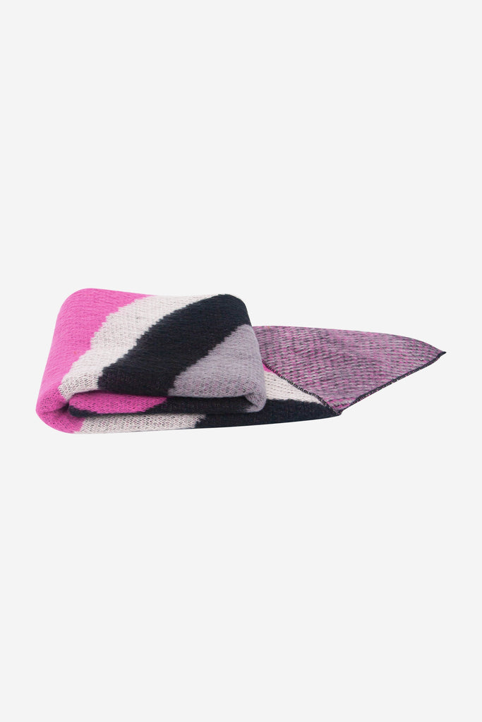ramona-grey-pink-waves-heavyweight-scarf-folded-winter-weight