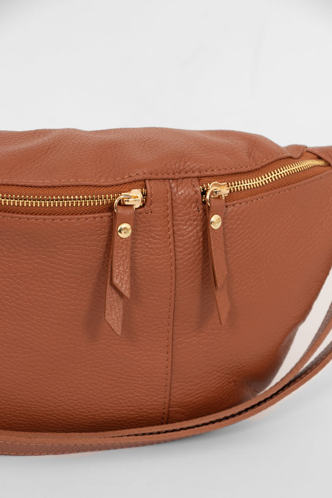 luisa-italian-leather-double-zip-bum-bag-tan-pebbled-close-up