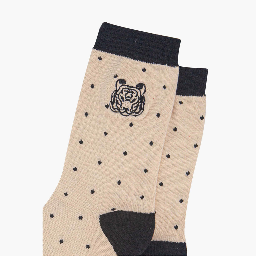 womens-embroidered-ankle-socks-cream-tiger-polka-dot-close-up