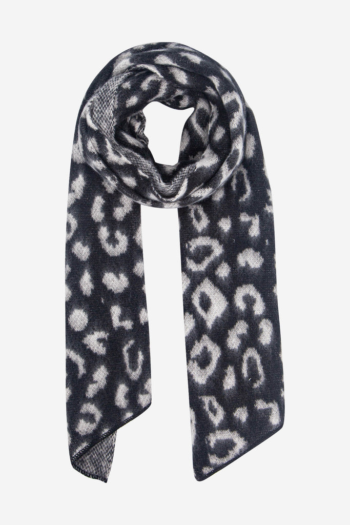 nico-black-white-leopard-heavyweight-scarf-animal-print