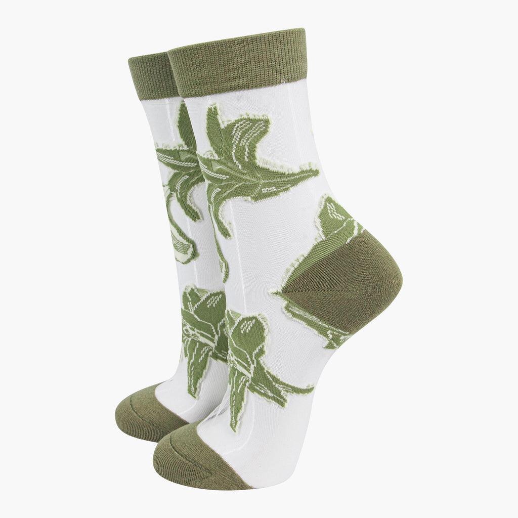 womens-sheer-ankle-socks-green-floral-lillies