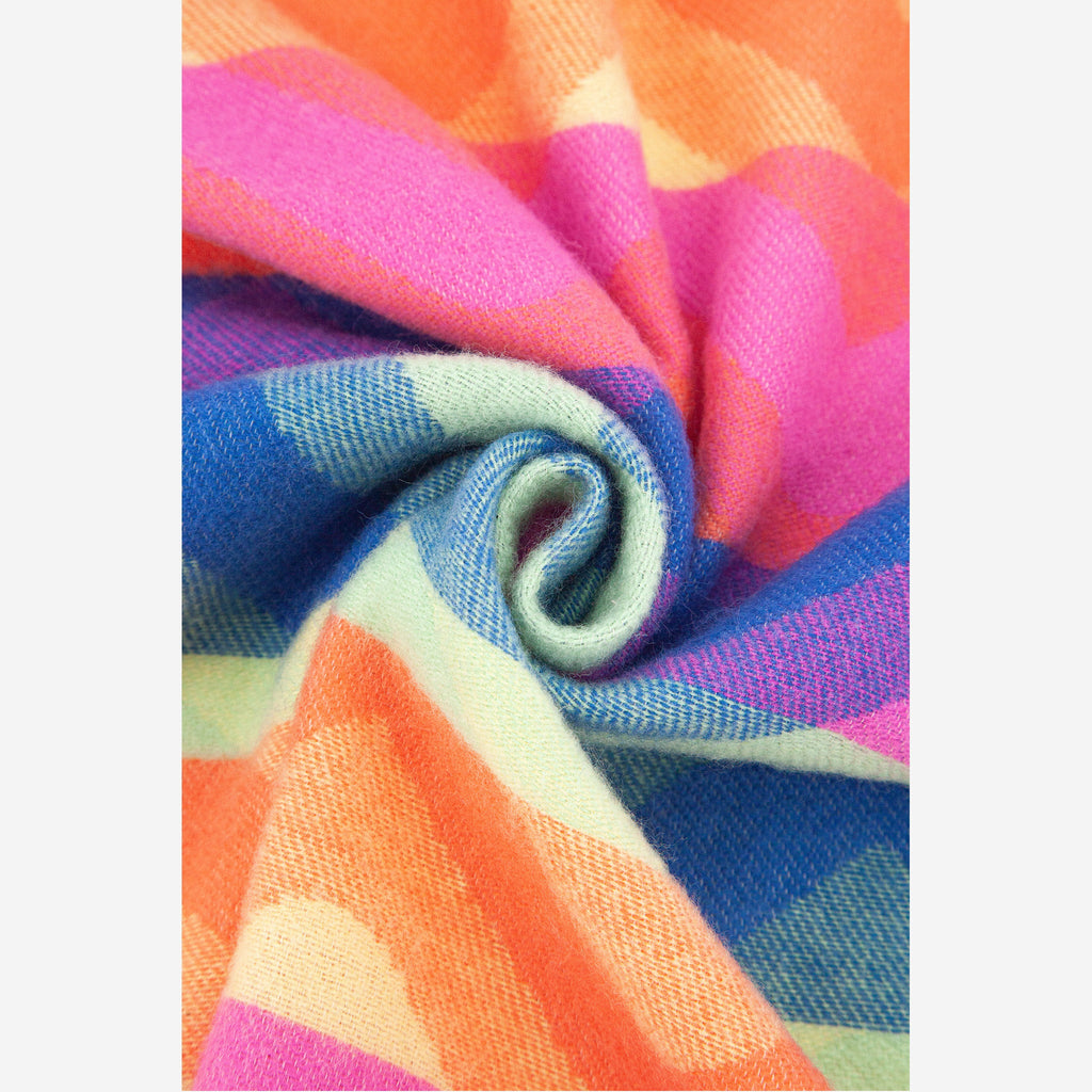 bowie-multi-colour-zig-zag-heavyweight-scarf-close-up-material