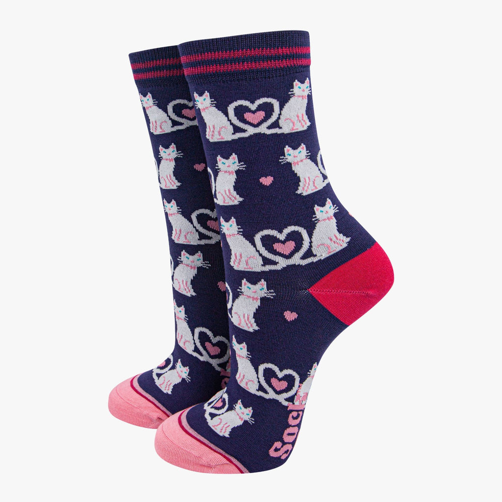 womens-socks-gift-box-navy-cats-navy-love-heart-tails