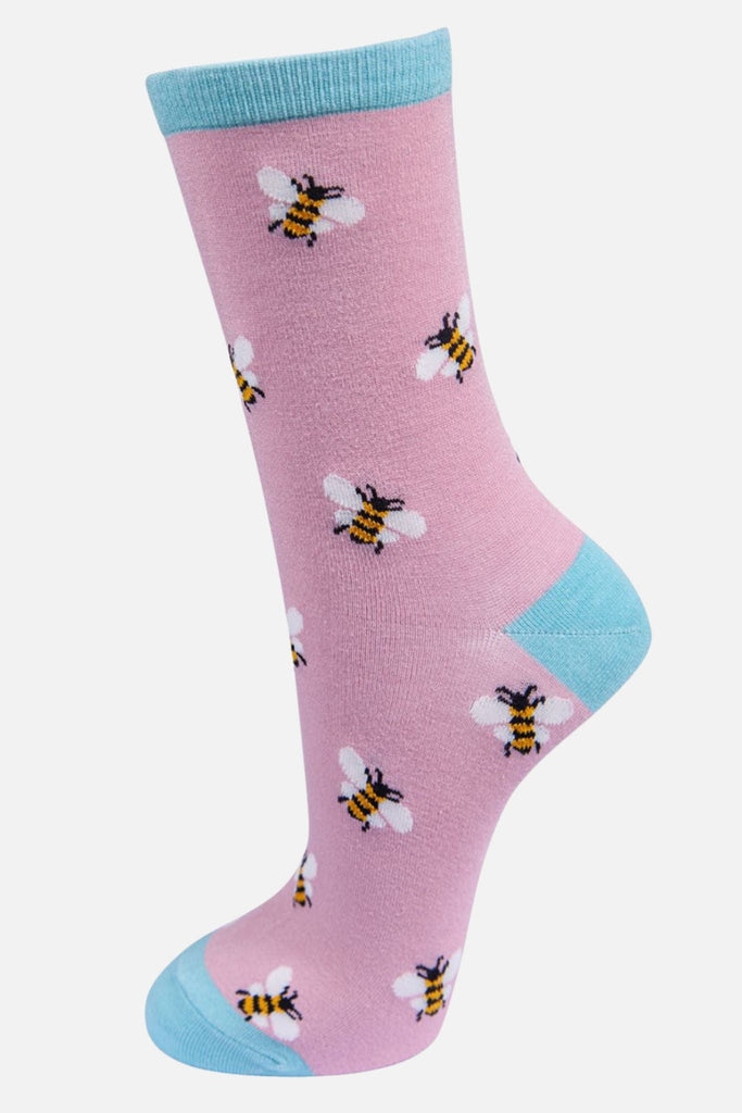 womens-socks-gift-box-pink-bees-buzzing