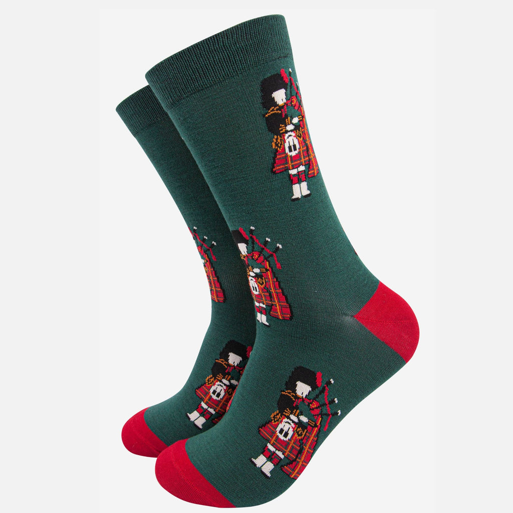 mens-socks-gift-box-forest-green-scottish-highlands-bagpipes