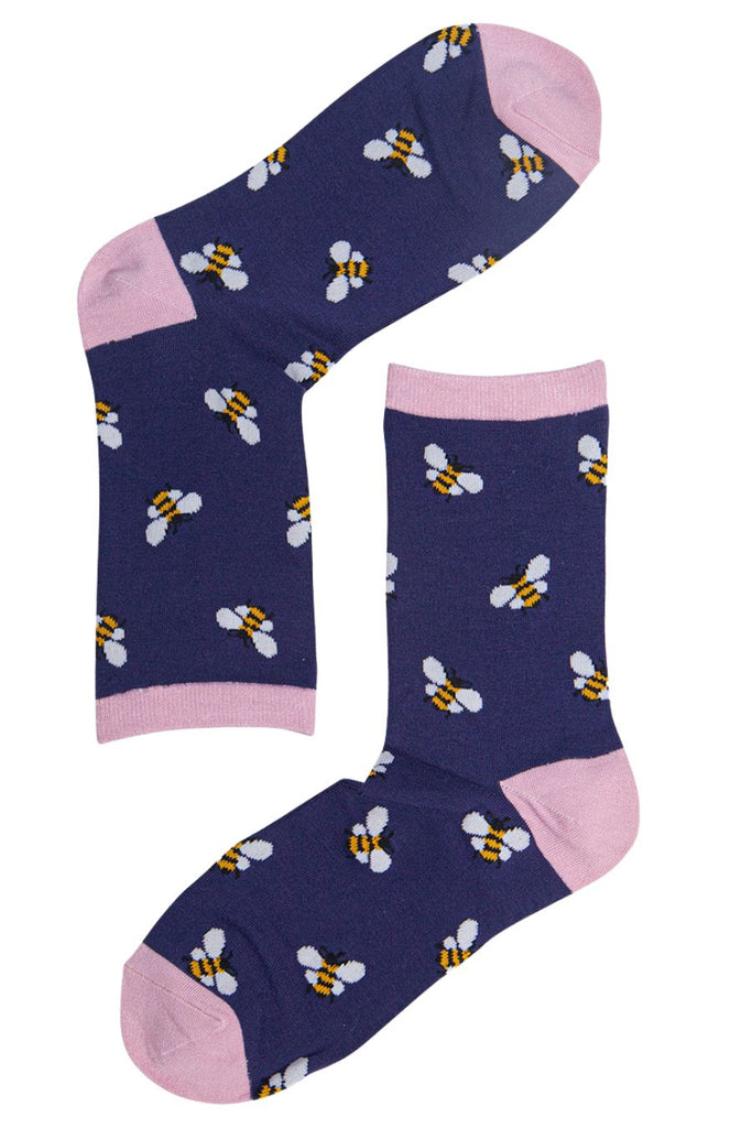 navy blue and pink bee socks with an all over pattern of bumblebees