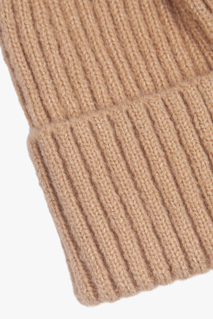 close up of the ribbed knitted material