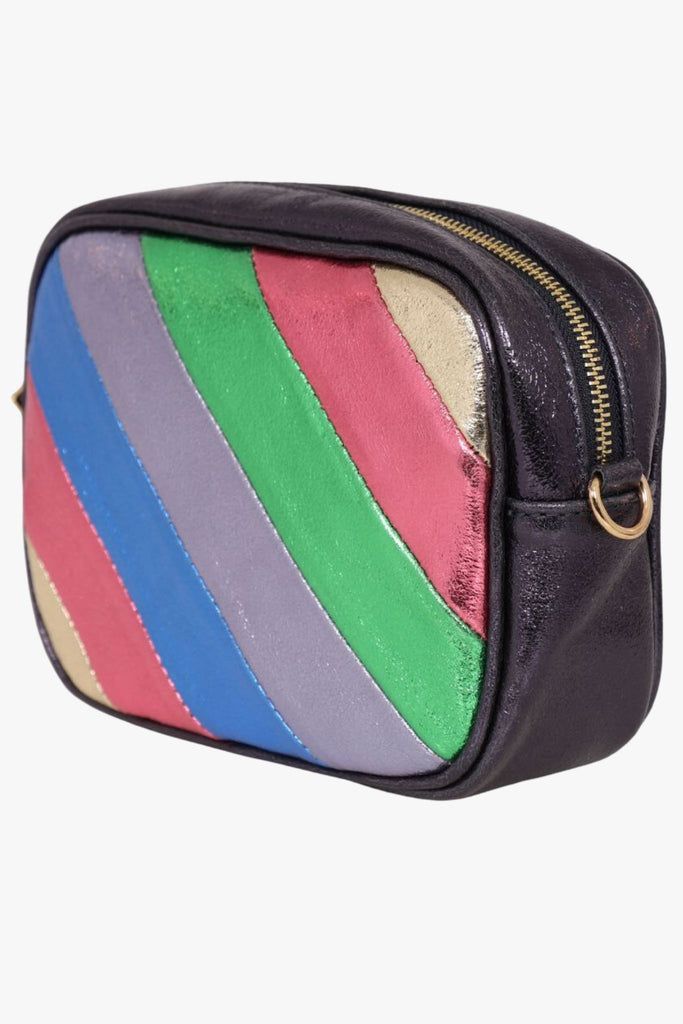 side view, showing navy blue sides, striped front and zip closure of the camera bag