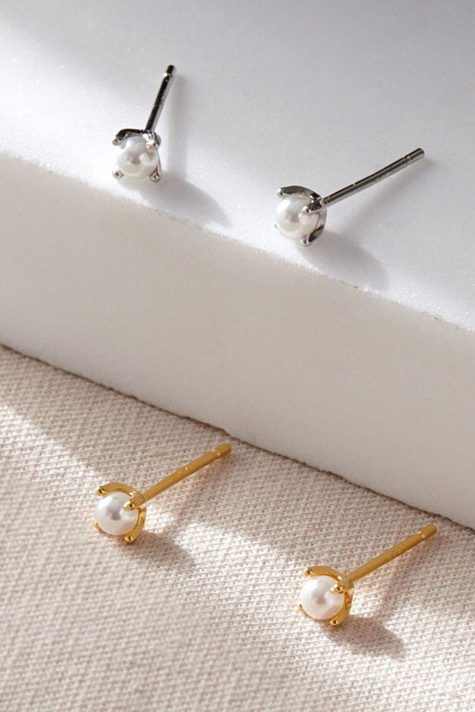 both colours of pearl stud earrings, silver and gold