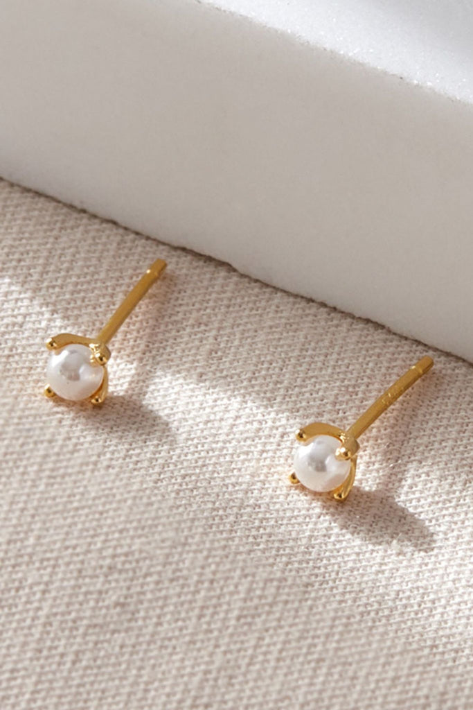 close up of the gold plated sterling silver pearl earring studs