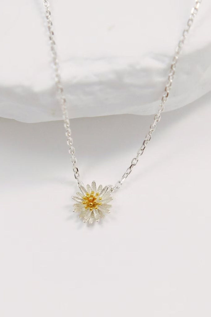 sterling silver necklace with a daisy flower pendant