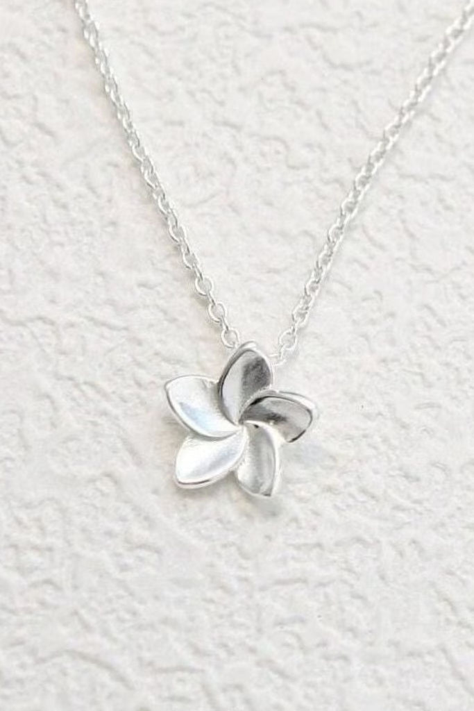 close up of the flower pendant