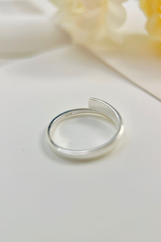 showing the s925 sterling silver stamp on the inner rim of the ring
