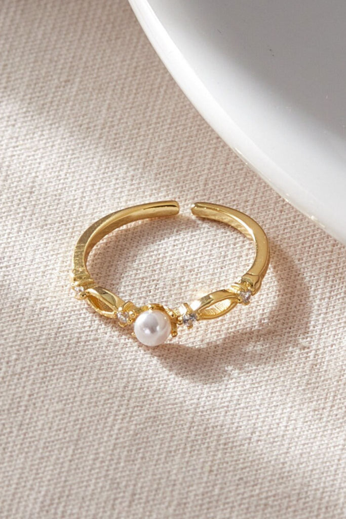 showing the open band on the adjustable ring