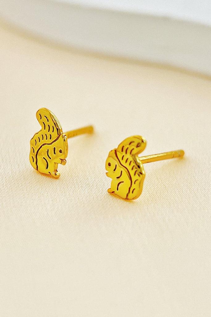 close up of the gold plated s925 squirrel stud earrings