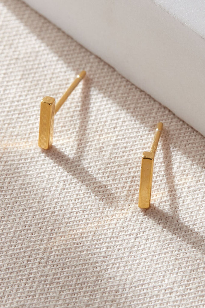 close up of the gold plated silver S925 bar stud earrings