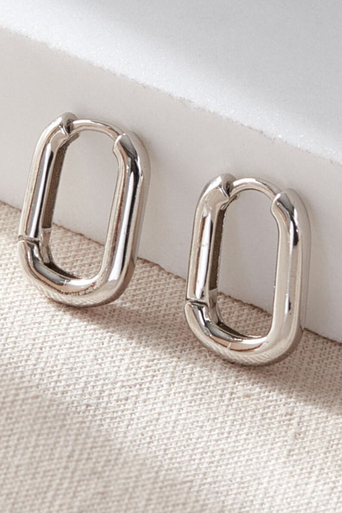 close up of the silver coloured S925 u-shaped hoop earrings
