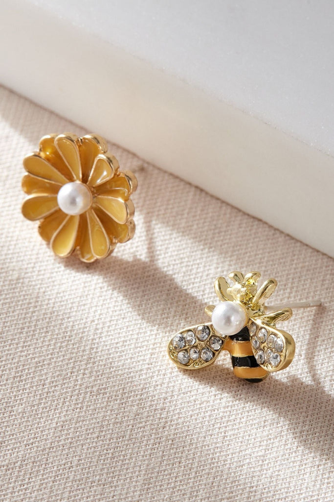 close up of the white cz crystal detail on the wings of the bee earring