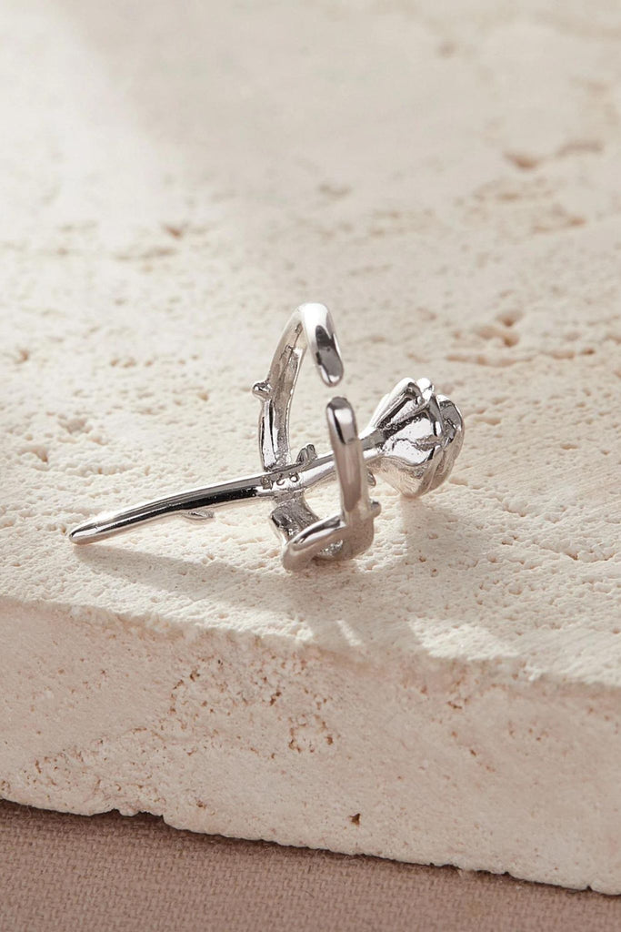close up of the opening of the ear cuff, showing that this ear cuff is suitable for those without cartilage piercings