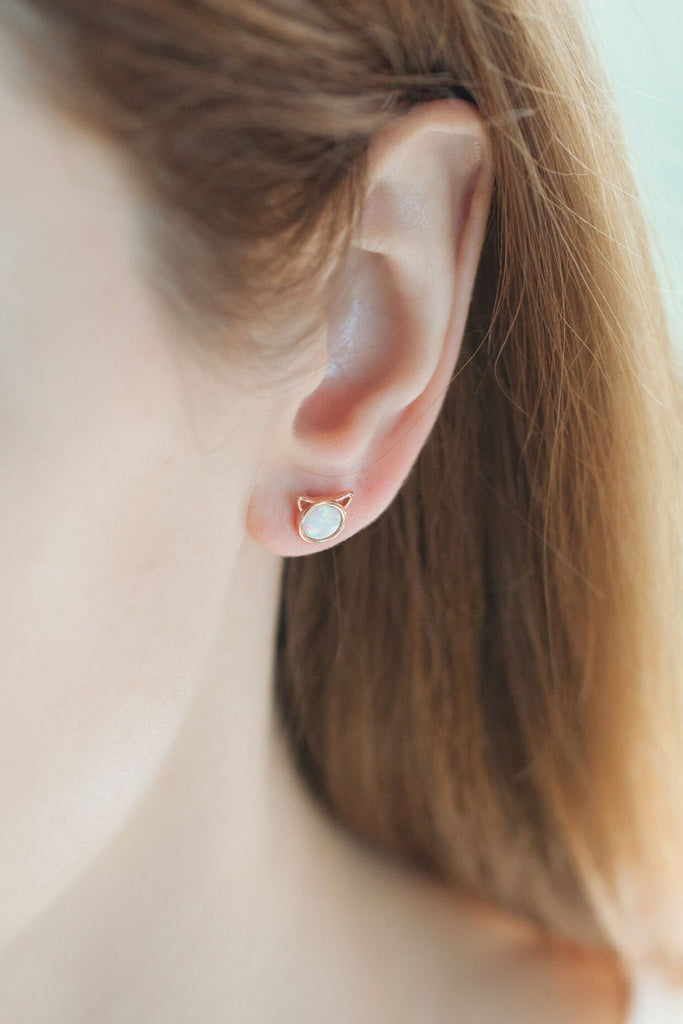 model wearing a rose gold moonstone cat stud earring on the earlobe