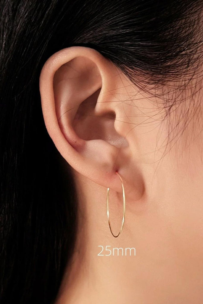 model wearing the 25mm gold hoop showing how it looks when worn