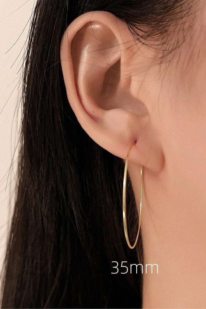 model wearing the 35mm gold hoop showing how it looks when worn