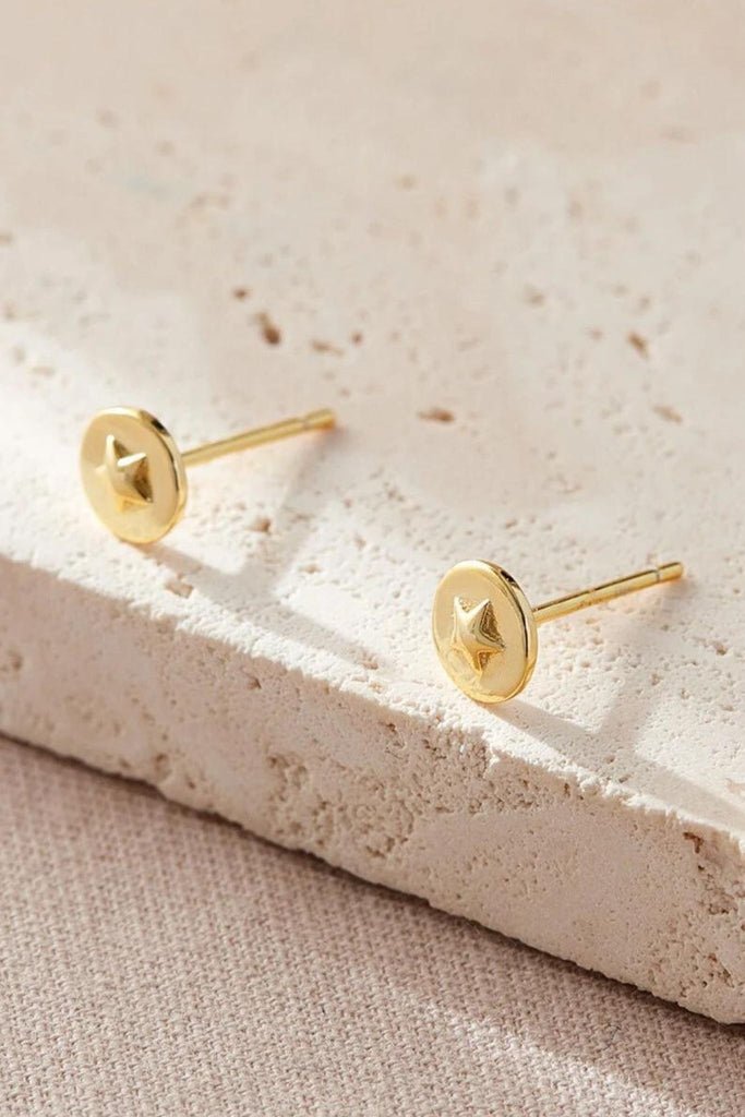 round stud earring in gold with raised stars in the middle