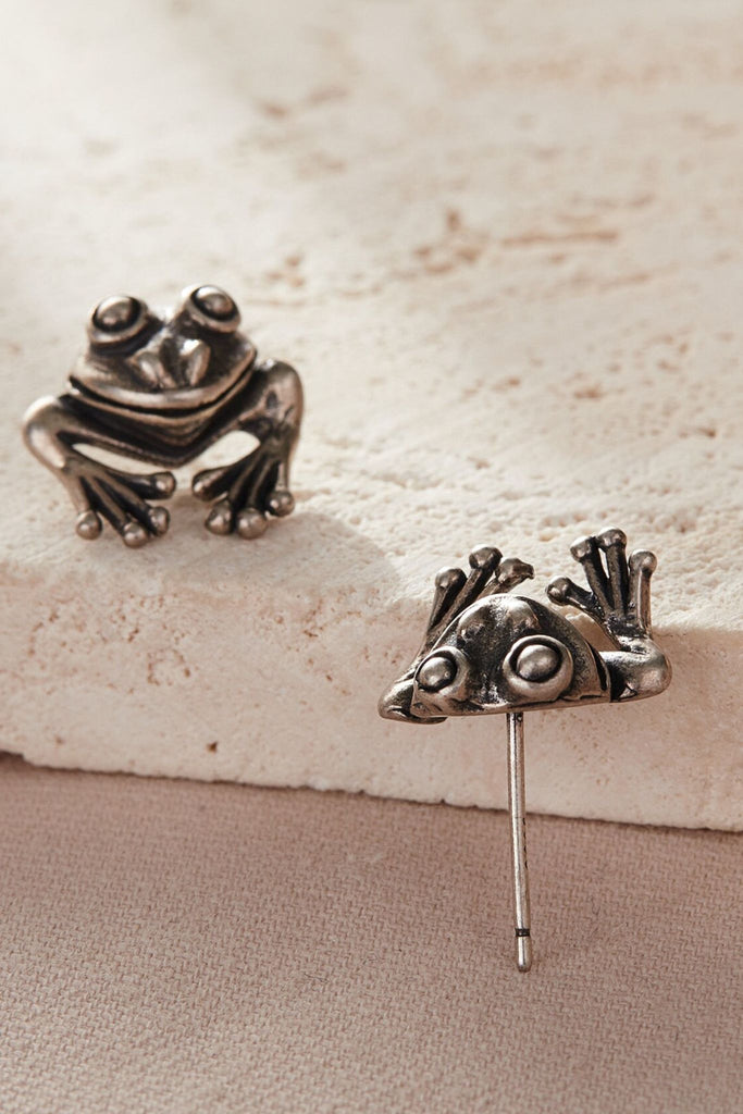 silver frog stud earrings