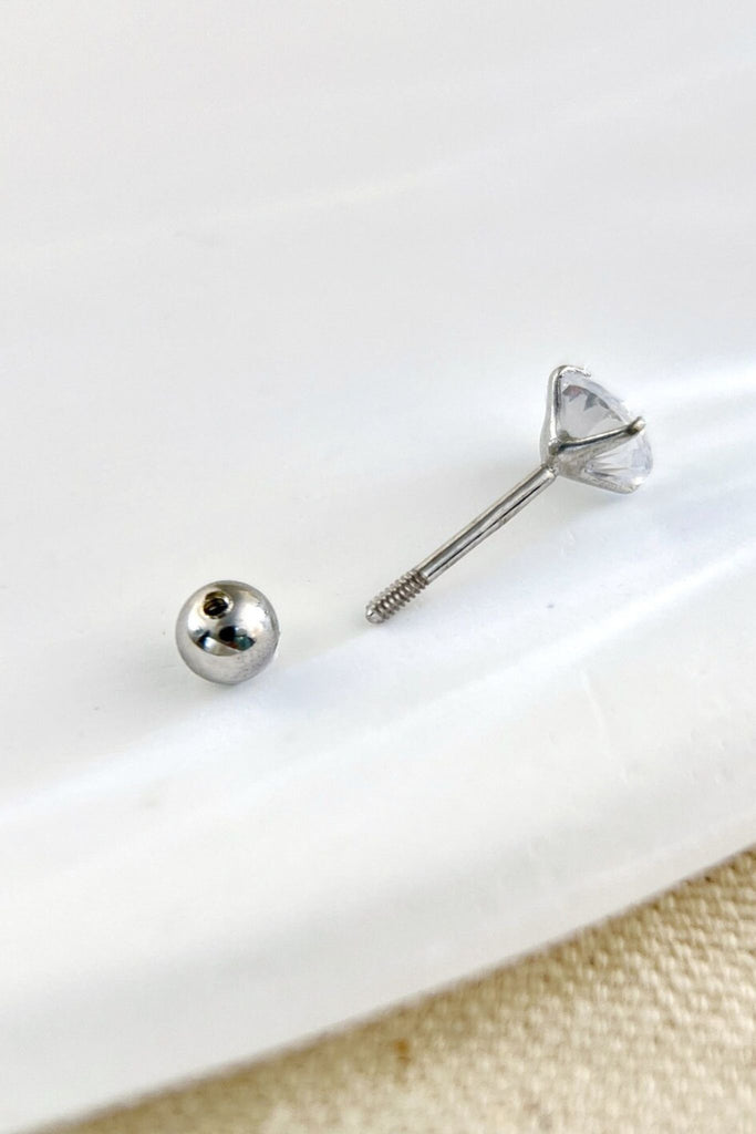 showing the back of the studs, they have a screw on ball fastening and can be worn in the cartilage or on the earlobe