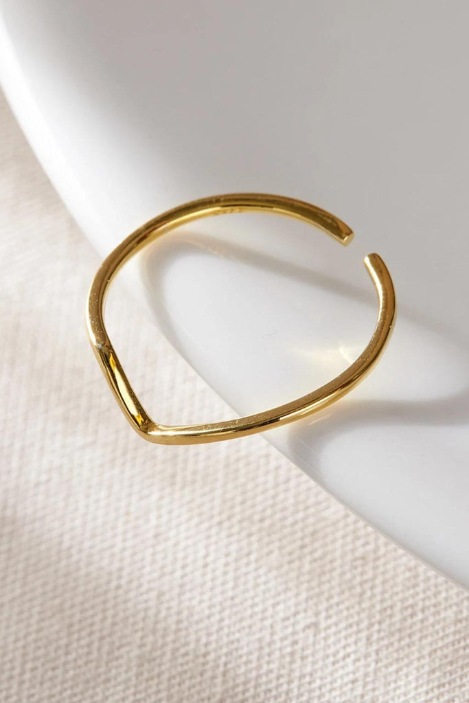 close up of the gold plated s925 sterling silver wishbone ring